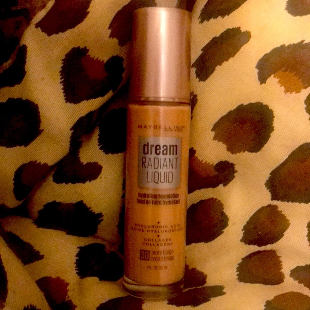 Maybelline Dream Radiant Liquid 30 Ivory Beige